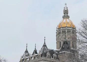 Connecticut Democrats look to force vote on bills before session ends; Republicans blast process