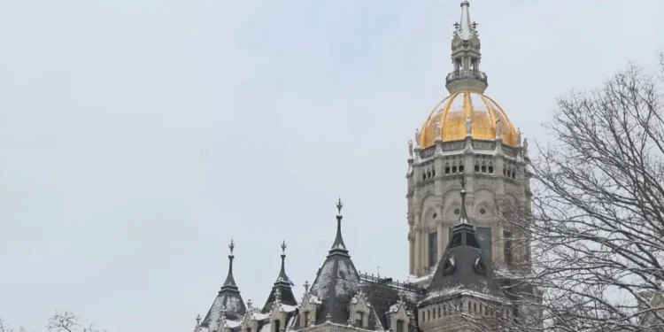 Connecticut Democrats look to force vote on bills before session ends; Republicans blast process