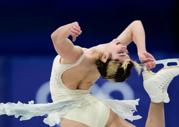 Alysa Liu looks to end 24-year US medal drought, within 2 points of lead heading into free skate