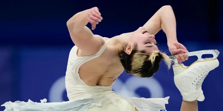 Alysa Liu looks to end 24-year US medal drought, within 2 points of lead heading into free skate