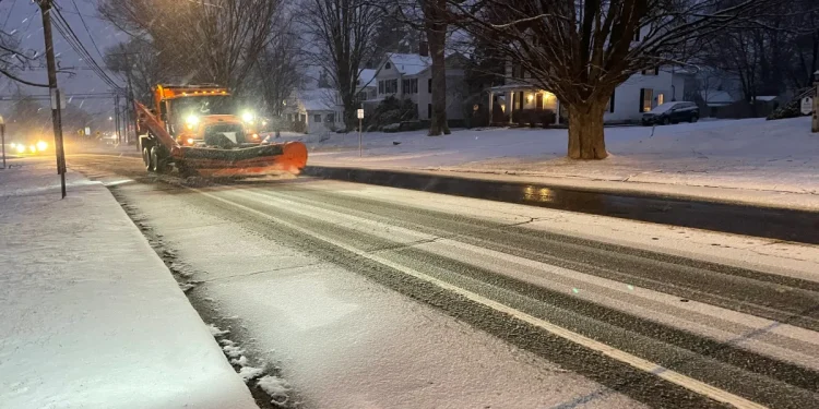 Connecticut sending snow removal aid to Rhode Island and Massachusetts