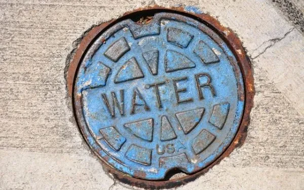 Crews respond to water main breaks in Manchester