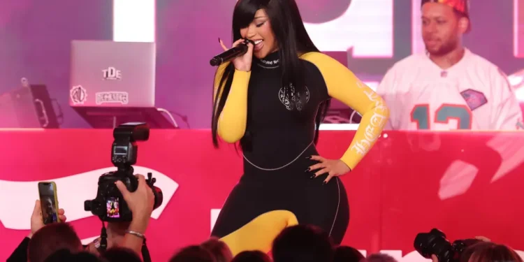 Cardi B falls off chair in concert, keeps singing, jokes about spat with Trump admin