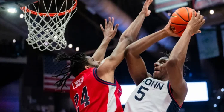 Reed powers No. 6 UConn to 72-40 rout against No. 15 St. John's