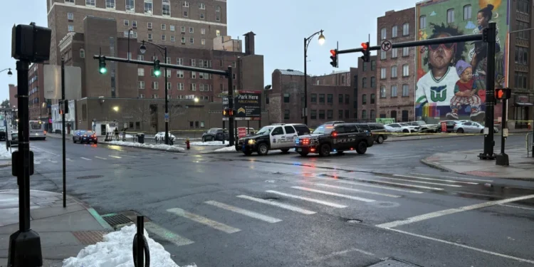 Hartford Police investigating double shooting