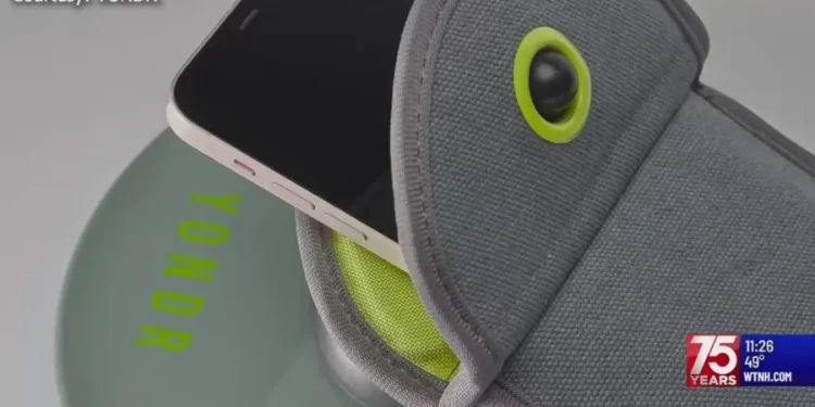 Lawmakers to hold public hearing on 'phone-free schools' legislation