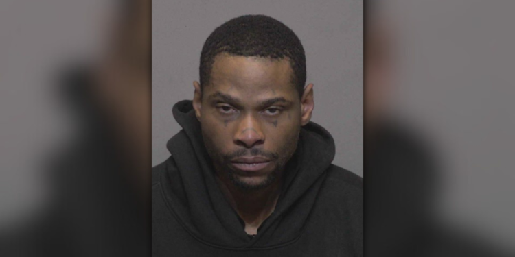 Man accused of threatening people with knife in New Haven