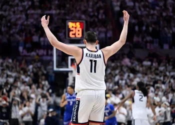 Dom Amore: UConn men mark the end of Alex Karaban’s historic era with an honorable tribute