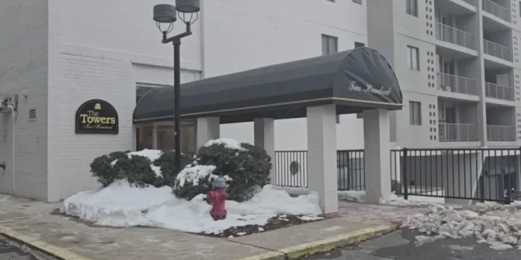 State lawmakers visit Rocky Hill apartments as tenants wait for repairs to be completed