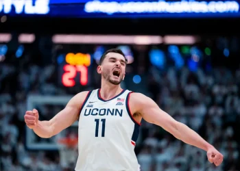 UConn lands knockout blows early in historic 72-40 Big East beatdown of St. John’s