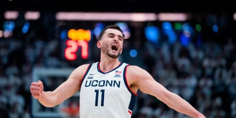 UConn lands knockout blows early in historic 72-40 Big East beatdown of St. John’s