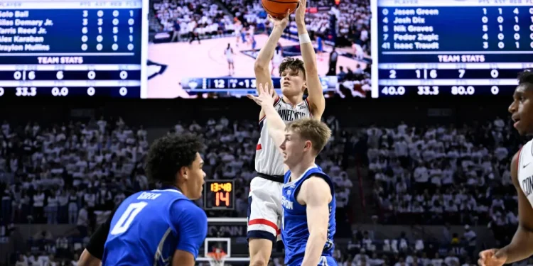 UConn men’s basketball slips to No. 6 in AP poll; Mullins named Big East Freshman of the Week