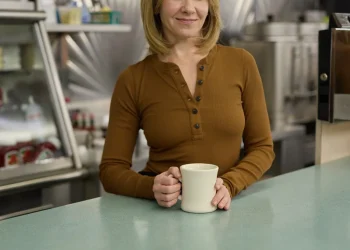 Accomplished actress moves to CT, finds herself starring in ‘The Counter’ at TheaterWorks Hartford