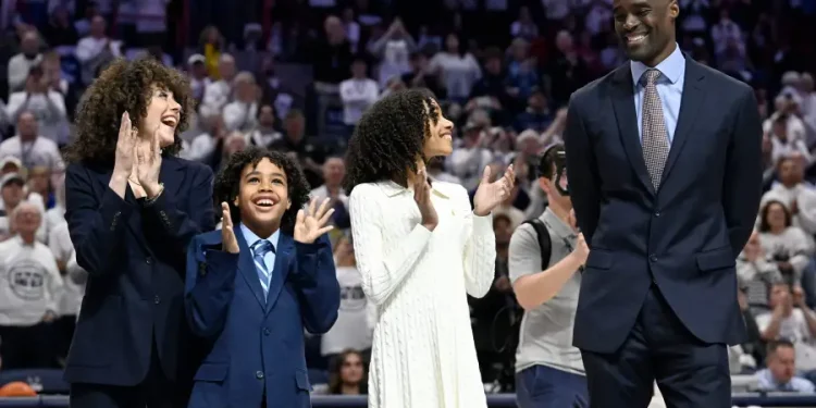 UConn retires Emeka Okafor's No. 50 jersey