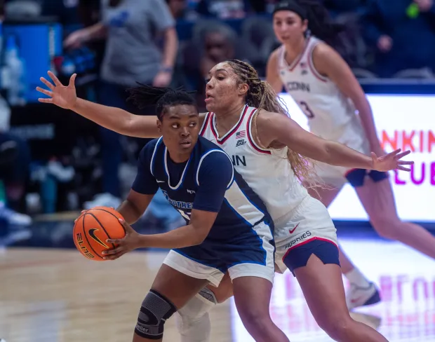 UConn's Ice Brady (25) during a game against Southern Connecticut State University at PeoplesBank Arena on Sunday, Oct. 26, 2025. (Aaron Flaum/Hartford Courant)