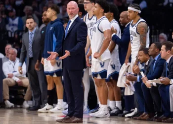 Kevin Willard suits Villanova fine in 1st season on the bench. The Wildcats are winners again