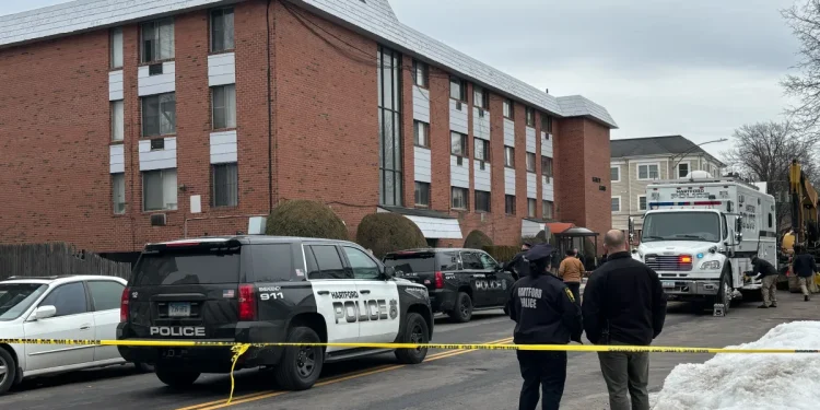 Man fatally shot by officer after pulling out knife in Hartford: Police