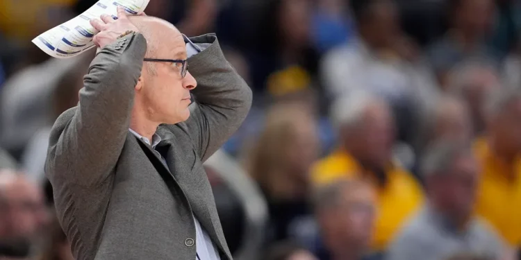 Dan Hurley ejected as late run from UConn men comes up short in costly 68-62 loss at Marquette