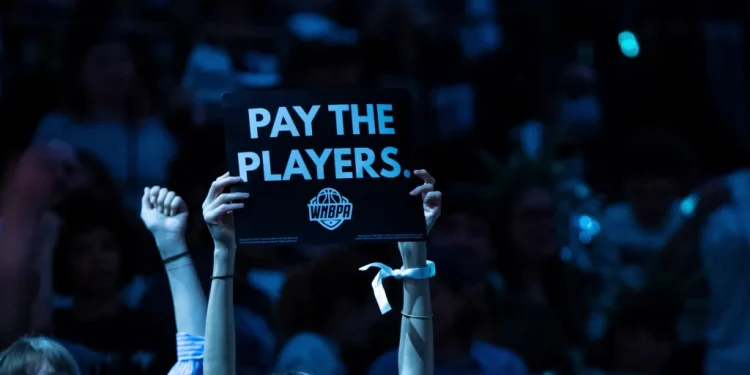 UConn legend writes letter expressing concerns about how WNBA players union handling negotiatons