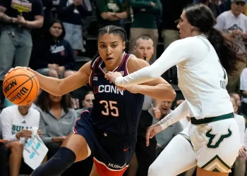 UConn women’s basketball fans claim Azzi Fudd’s mom Katie in Big East Legends celebration