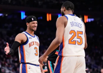 Knicks rout Spurs, 114-89, in performance worthy of NBA title contention