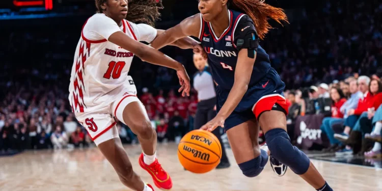 UConn women’s basketball routs St. John’s at Madison Square Garden to complete perfect regular season