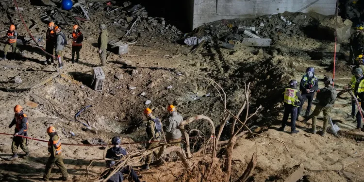 Live updates: Trump says U.S. will ‘obliterate' Iran's power plants if it doesn't open Strait of Hormuz