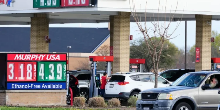 Connecticut gas prices jump nearly 50 cents from last week