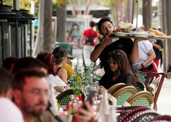 Connecticut state leaders consider bill to redirect meals tax back into local economies