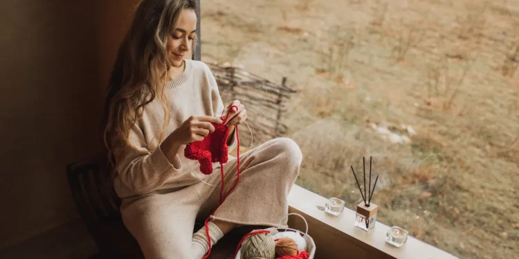 ‘Mentally active' sitting may reduce dementia risk, study finds