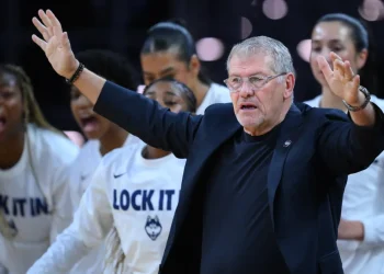 Geno Auriemma takes aim at the NCAA over the women's double-regional format in March Madness