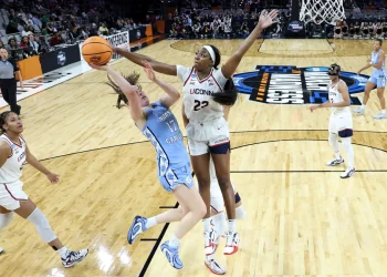 Sarah Strong has a double-double and defending champ UConn cruises to Elite Eight, beating UNC 63-42