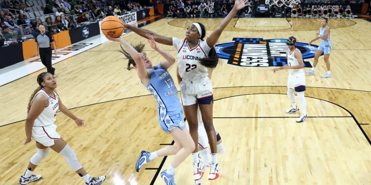 Sarah Strong has a double-double and defending champ UConn cruises to Elite Eight, beating UNC 63-42