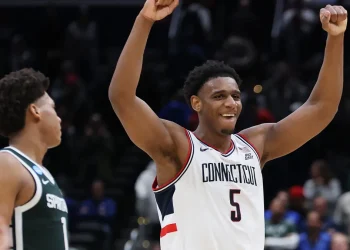 It's UConn vs. Duke for a Final Four spot after the Huskies edge Michigan State 67-63