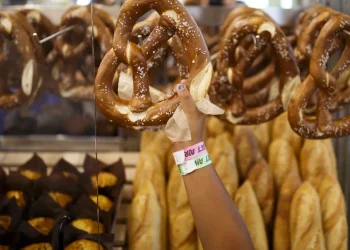 Are pretzels a healthy snack? Here's what dietitians say