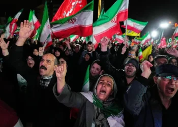 Iran and US harden positions as Tehran keeps grip on Strait of Hormuz