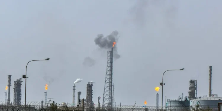 Iran threatens world tourism sites, says it is still building missiles