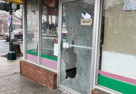 Man in custody after smashing store windows with axe in New Haven