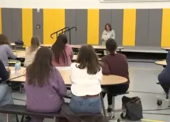 Milford school district officials present proposals to restructure elementary schools