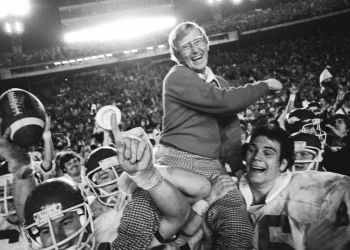 Lou Holtz, who coached Notre Dame to national title, dies at 89; had stop at UConn in 1960s