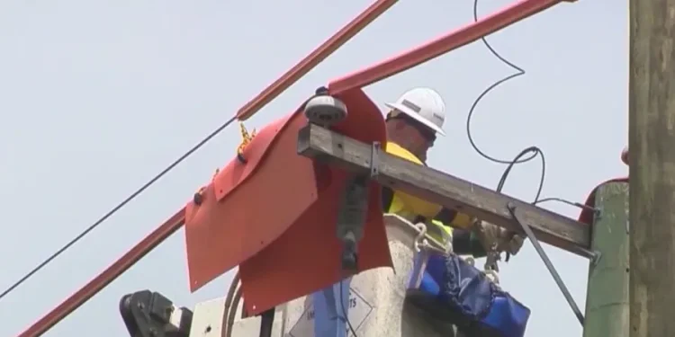 Power outages reported as wind whips through Connecticut