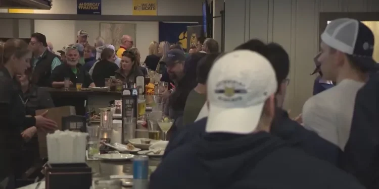 Quinnipiac fans cheer on hockey team during NCAA Tournament win