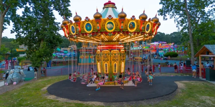 Share your favorite theme park photos with Quassy