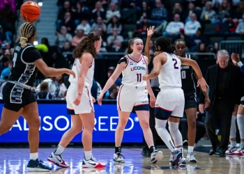 UConn women’s basketball stays No. 1, loses first-place votes in AP Top 25 entering Selection Sunday