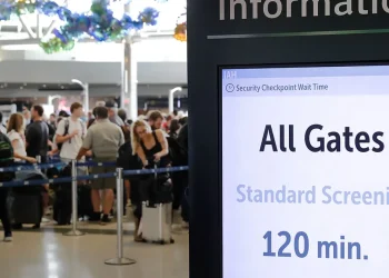 TSA officers quitting as funding standoff forces screeners to work without pay