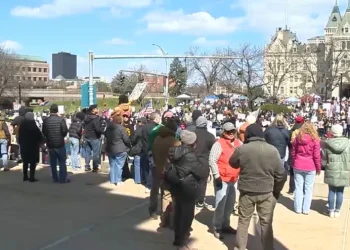 Thousands across Connecticut join nationwide wave of ‘No Kings’ protests