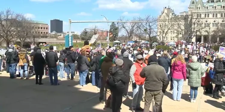 Thousands across Connecticut join nationwide wave of ‘No Kings’ protests