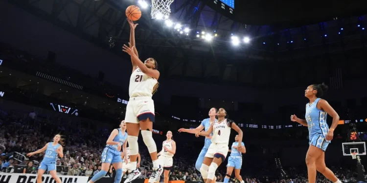 UConn women shake off slow start, beat North Carolina in Sweet 16