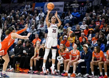 UConn women's basketball demolishes Syracuse, 98-45 en route to Sweet 16