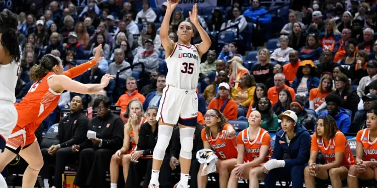UConn women's basketball demolishes Syracuse, 98-45 en route to Sweet 16